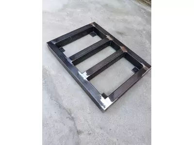 Industrial welded skid frame featuring precise mitred corners, integrated crossmembers and internal mounting plates. Emphasis on clean fit-up, consistent weld quality and stable geometry, suitable for small-series production and practical industrial use..jpg